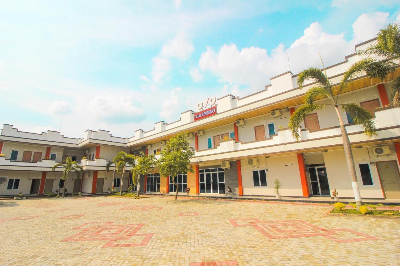 Oyo 1653 Fajar Residence Pekanbaru Exterior photo