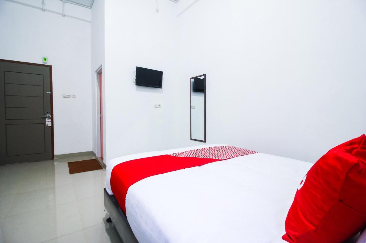 Oyo 1653 Fajar Residence Pekanbaru Exterior photo