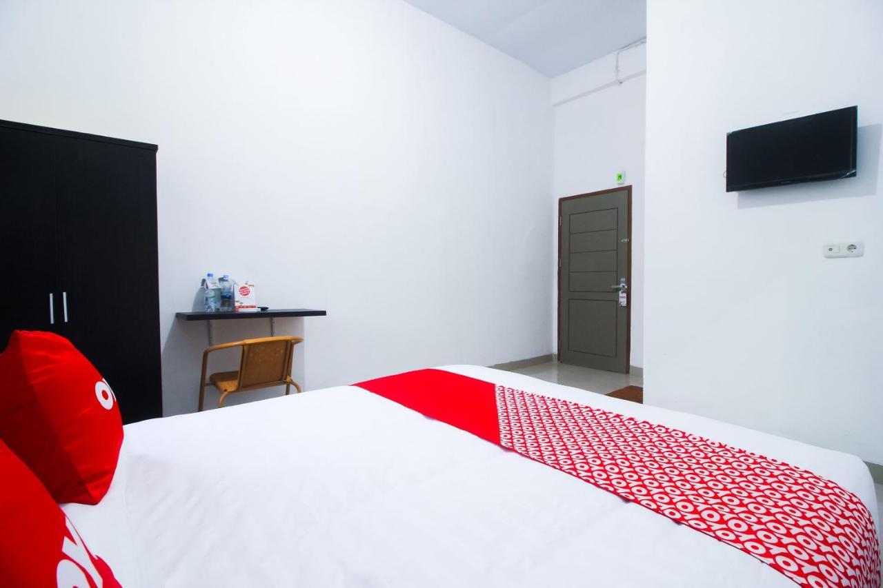 Oyo 1653 Fajar Residence Pekanbaru Exterior photo