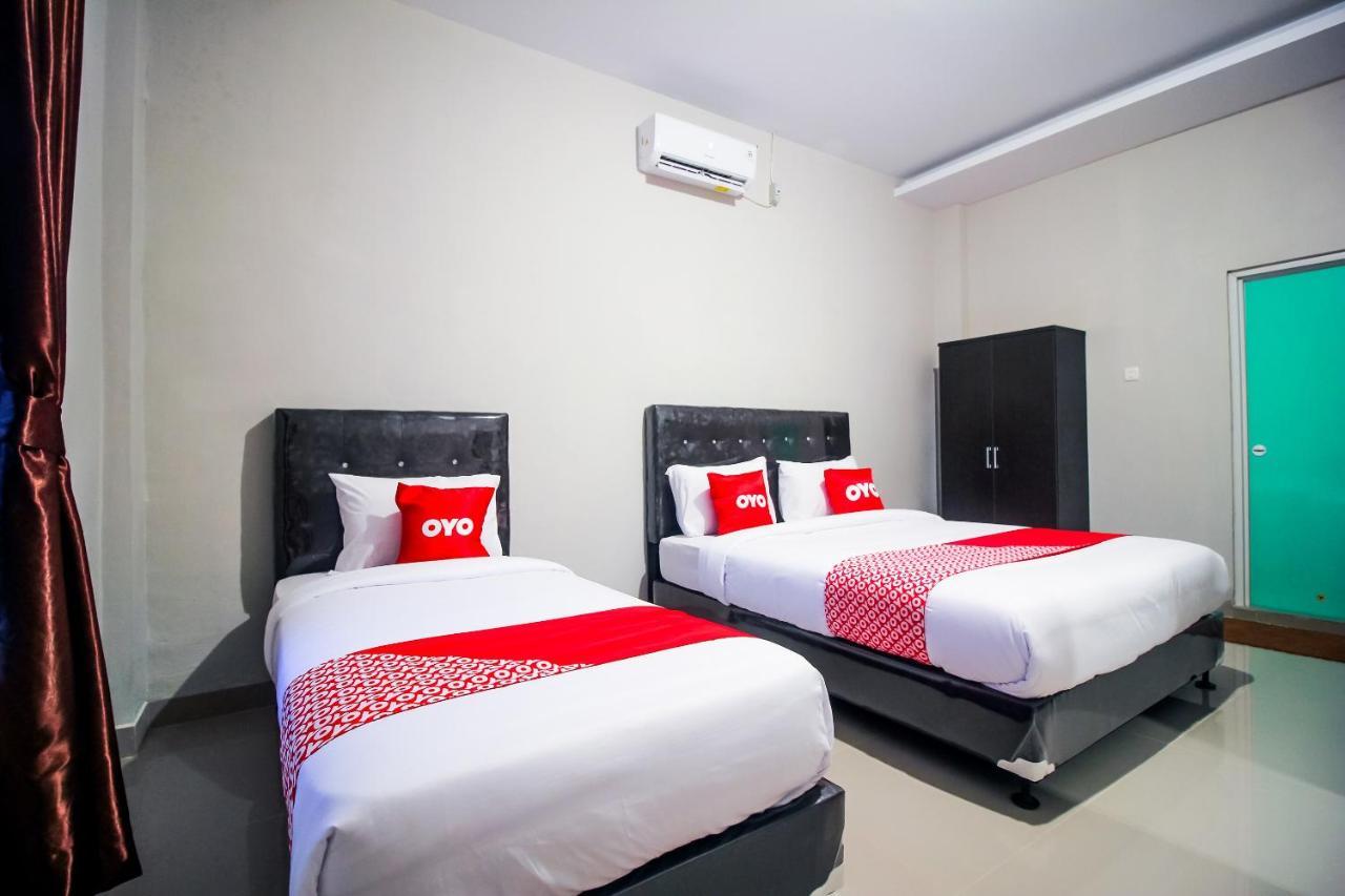 Oyo 1653 Fajar Residence Pekanbaru Exterior photo