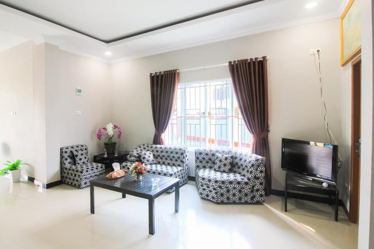 Oyo 1653 Fajar Residence Pekanbaru Exterior photo