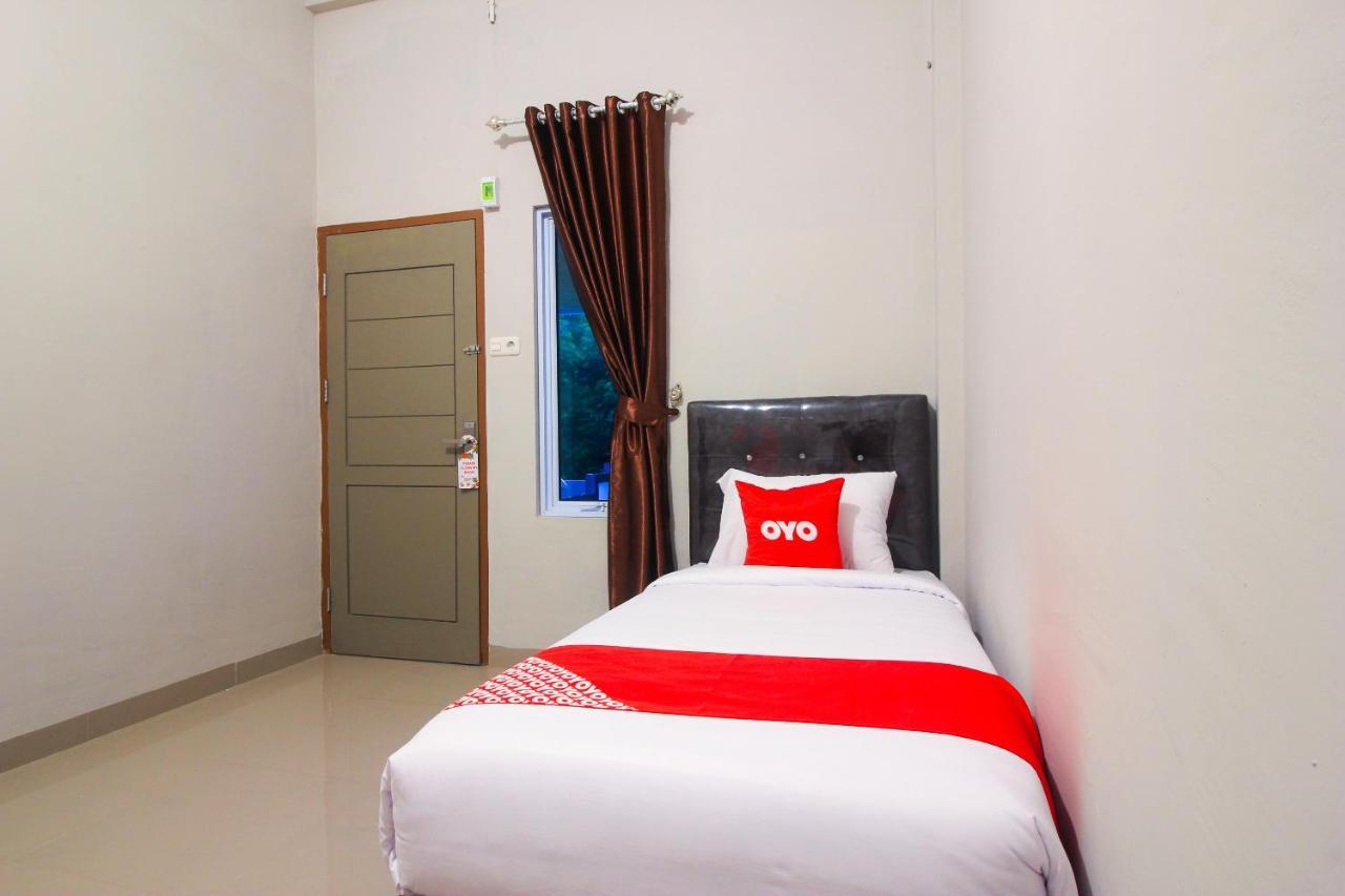 Oyo 1653 Fajar Residence Pekanbaru Exterior photo