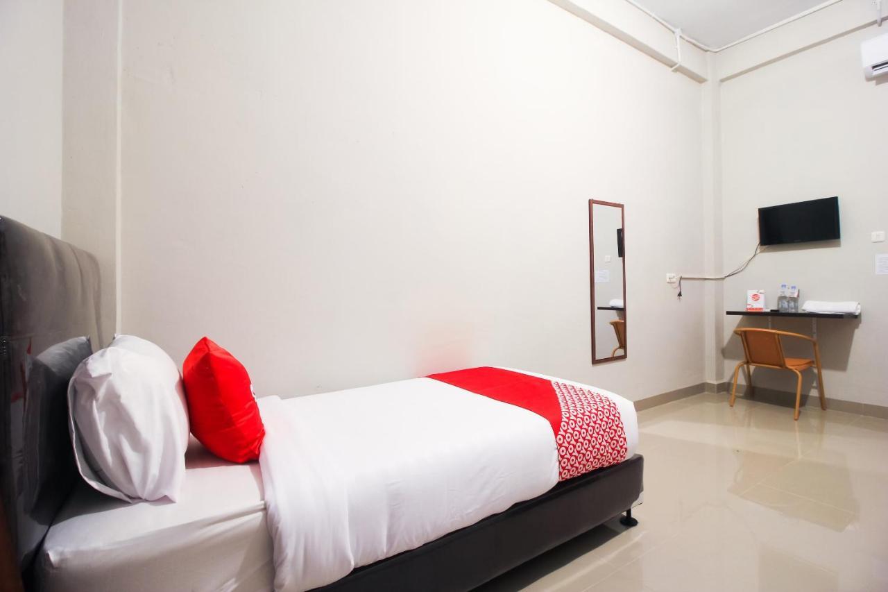 Oyo 1653 Fajar Residence Pekanbaru Exterior photo
