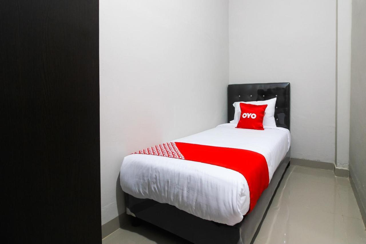 Oyo 1653 Fajar Residence Pekanbaru Exterior photo