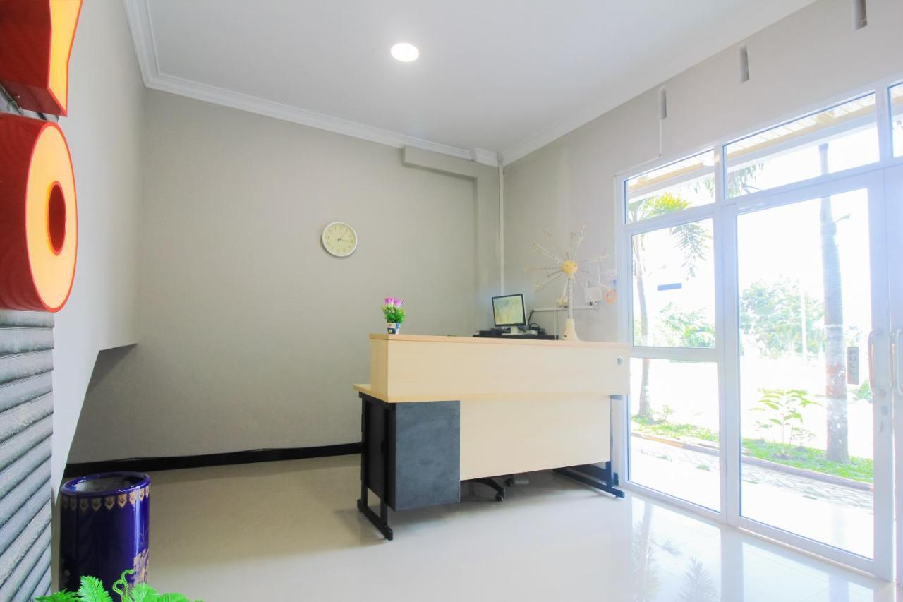 Oyo 1653 Fajar Residence Pekanbaru Exterior photo