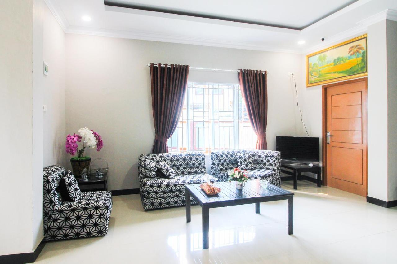 Oyo 1653 Fajar Residence Pekanbaru Exterior photo