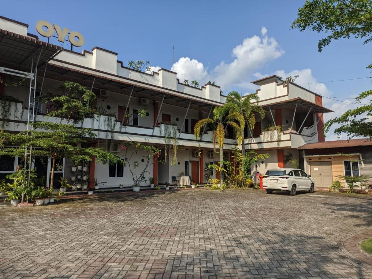 Oyo 1653 Fajar Residence Pekanbaru Exterior photo