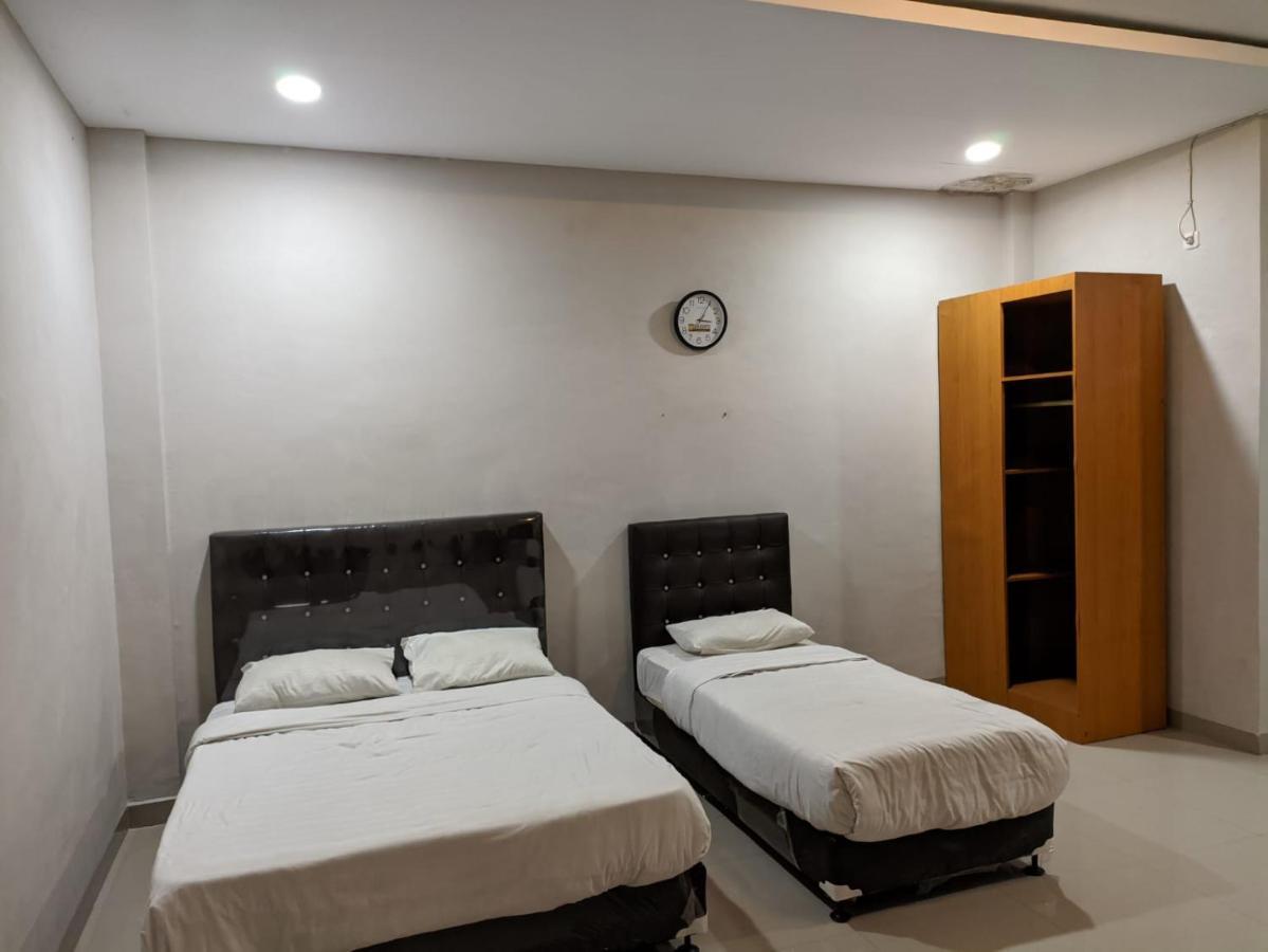 Oyo 1653 Fajar Residence Pekanbaru Exterior photo