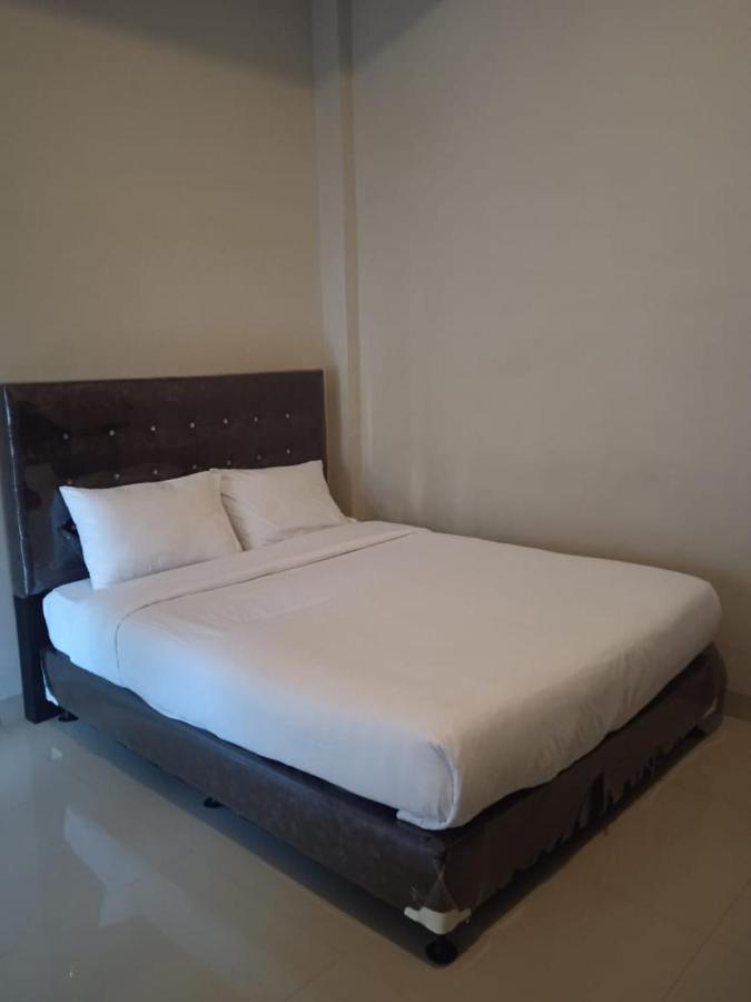 Oyo 1653 Fajar Residence Pekanbaru Exterior photo