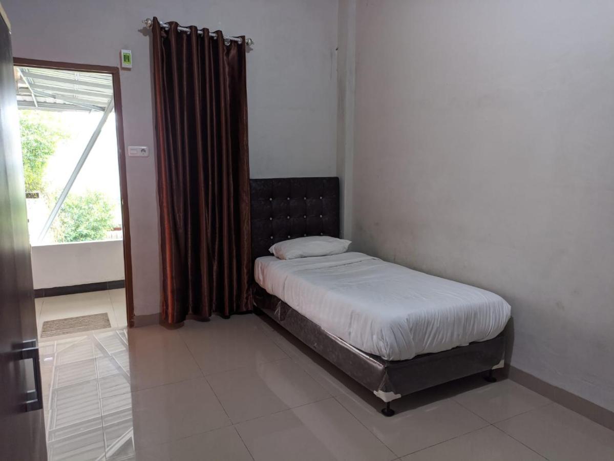 Oyo 1653 Fajar Residence Pekanbaru Exterior photo