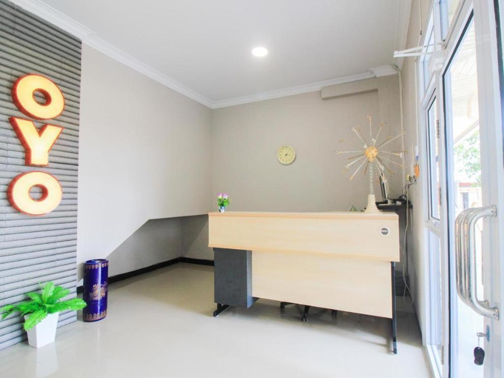 Oyo 1653 Fajar Residence Pekanbaru Exterior photo