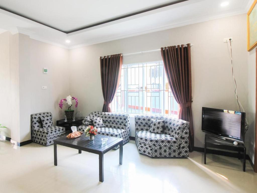 Oyo 1653 Fajar Residence Pekanbaru Exterior photo