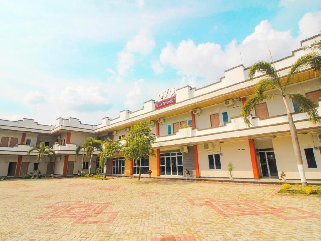 Oyo 1653 Fajar Residence Pekanbaru Exterior photo