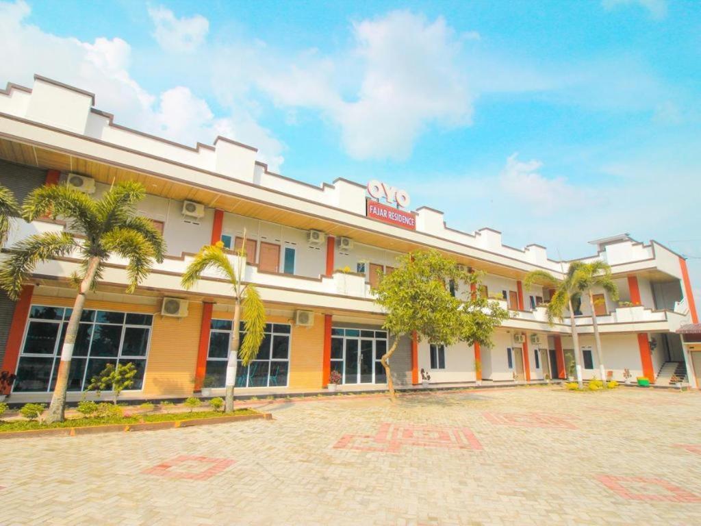 Oyo 1653 Fajar Residence Pekanbaru Exterior photo