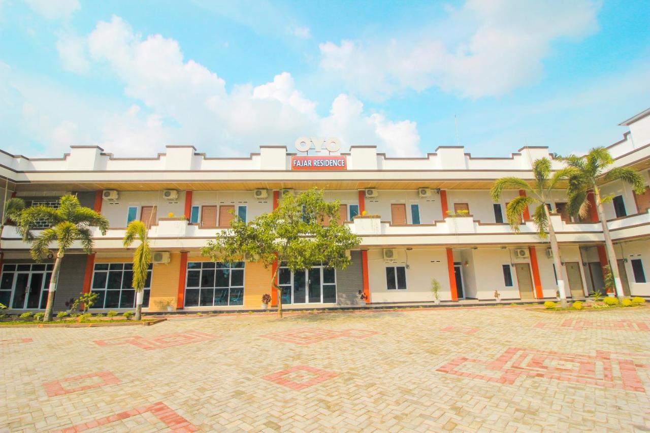 Oyo 1653 Fajar Residence Pekanbaru Exterior photo