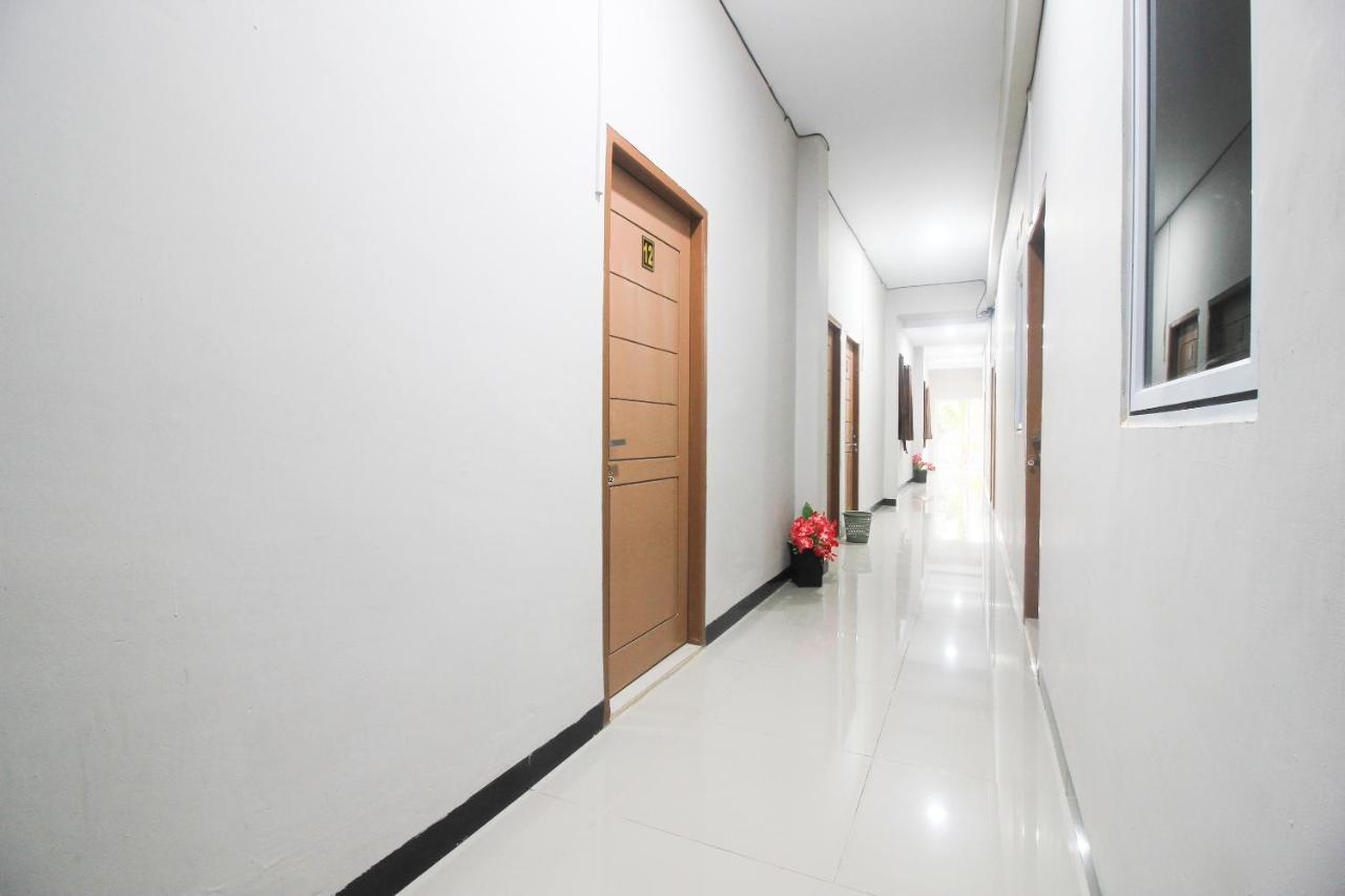Oyo 1653 Fajar Residence Pekanbaru Exterior photo